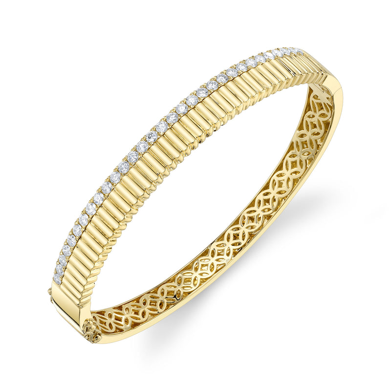 1.07CT DIAMOND RIBBED BANGLE
