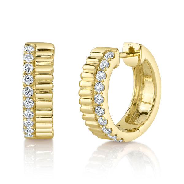 0.34CT DIAMOND RIBBED HUGGIE EARRING