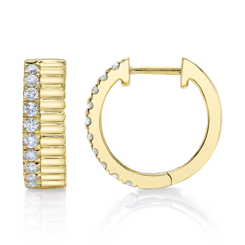 0.34CT DIAMOND RIBBED HUGGIE EARRING