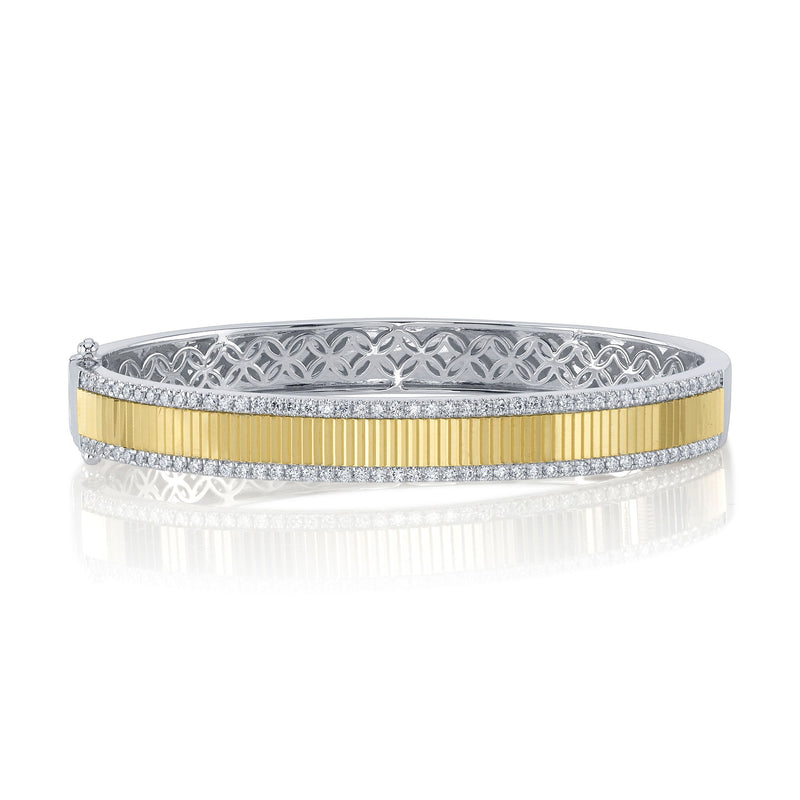 1.06CT DIAMOND RIBBED BANGLE