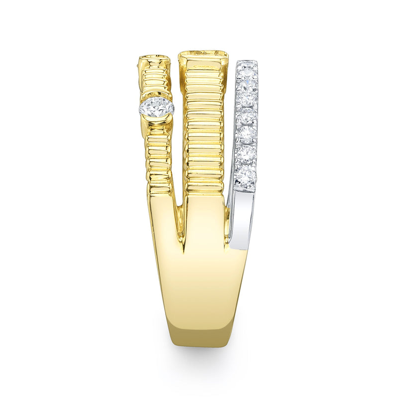 0.67CT DIAMOND EMERALD RIBBED RING