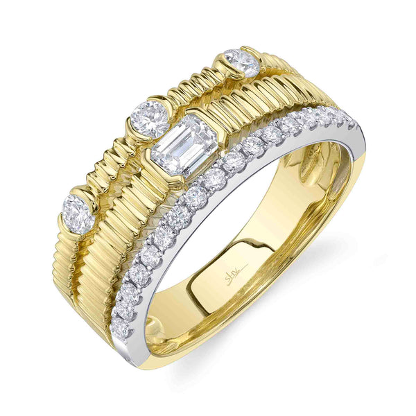 0.67CT DIAMOND EMERALD RIBBED RING