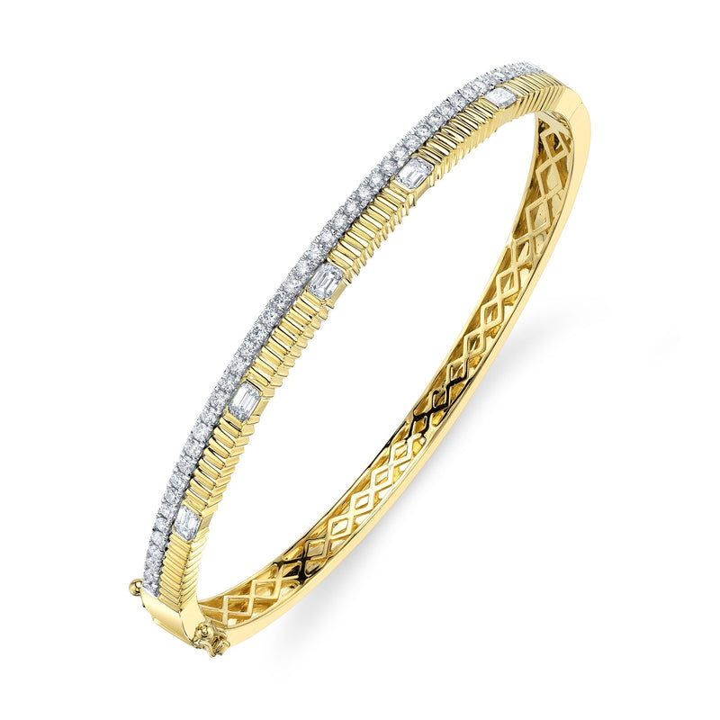 1.13CT DIAMOND EMERALD RIBBED BANGLE