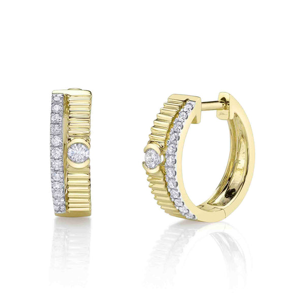 0.25CT DIAMOND RIBBED HUGGIE EARRING