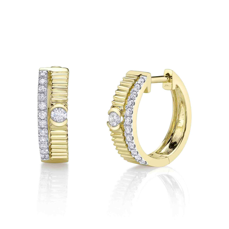 0.25CT DIAMOND RIBBED HUGGIE EARRING