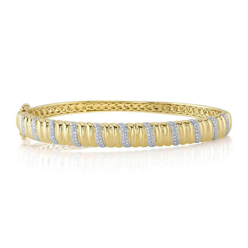 0.46CT DIAMOND RIBBED BANGLE