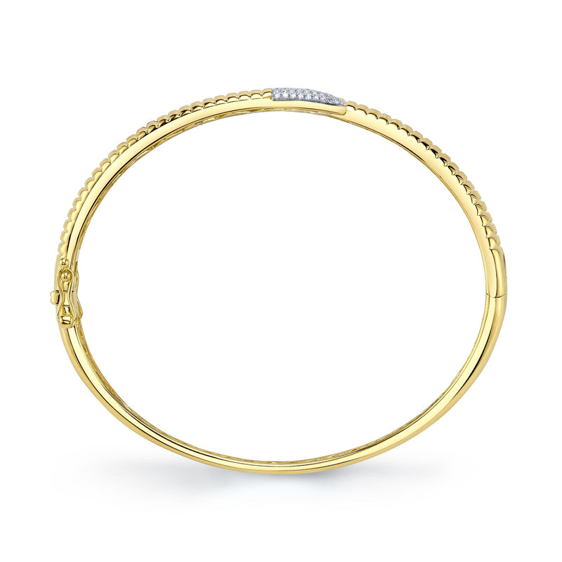 0.24CT DIAMOND RIBBED BANGLE