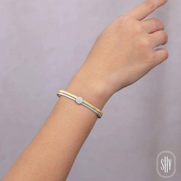 0.28CT DIAMOND PAVE CIRCLE BANGLE