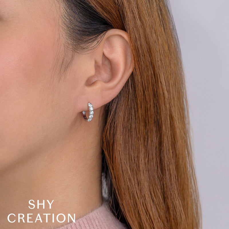 0.81CT DIAMOND HUGGIE EARRING