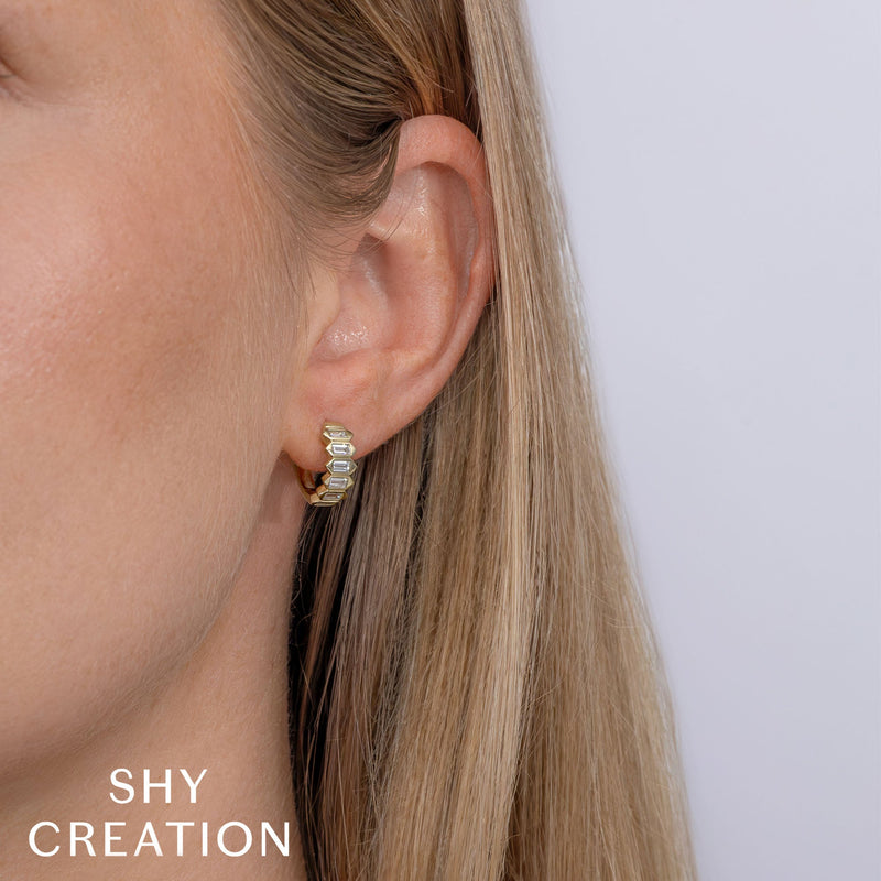 0.65CT DIAMOND BAGUETTE HUGGIE EARRING