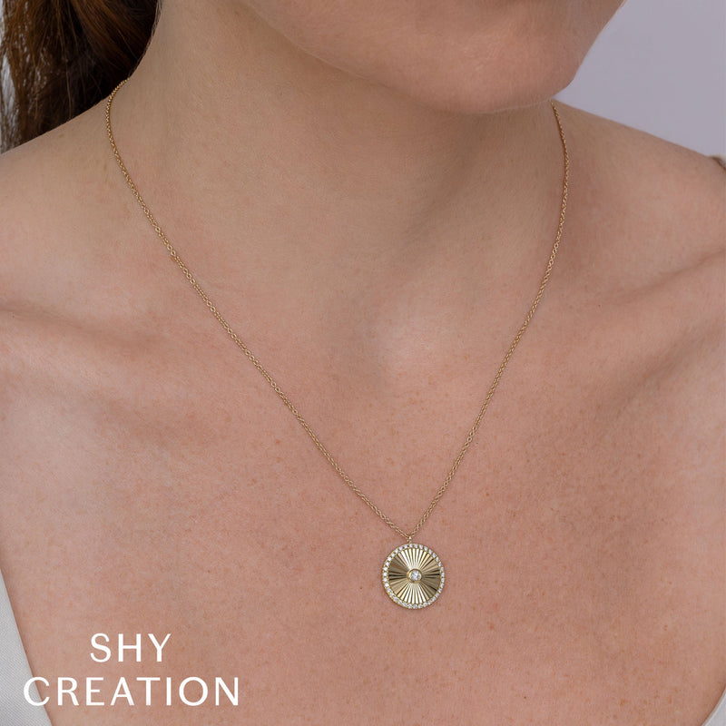 0.32CT DIAMOND RIBBED CIRCLE NECKLACE