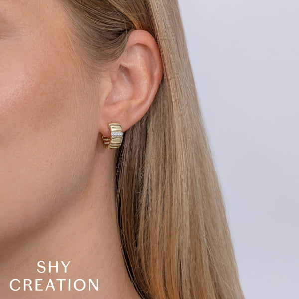 0.09CT DIAMOND RIBBED HUGGIE EARRING