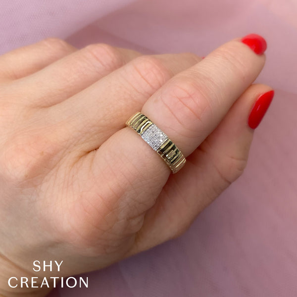 0.08CT DIAMOND RIBBED BAND