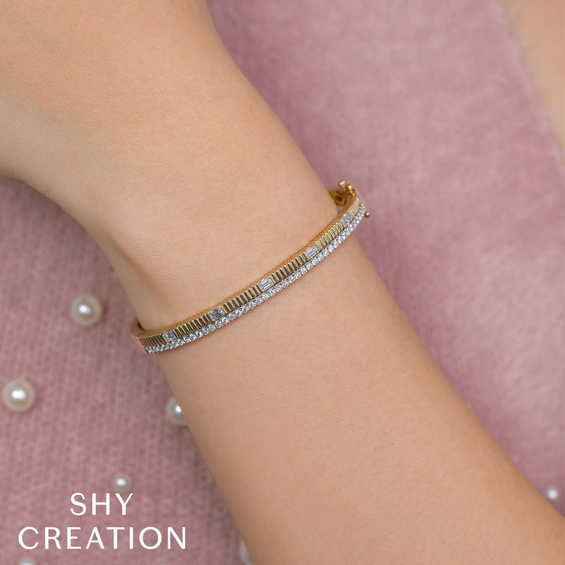 1.13CT DIAMOND EMERALD RIBBED BANGLE