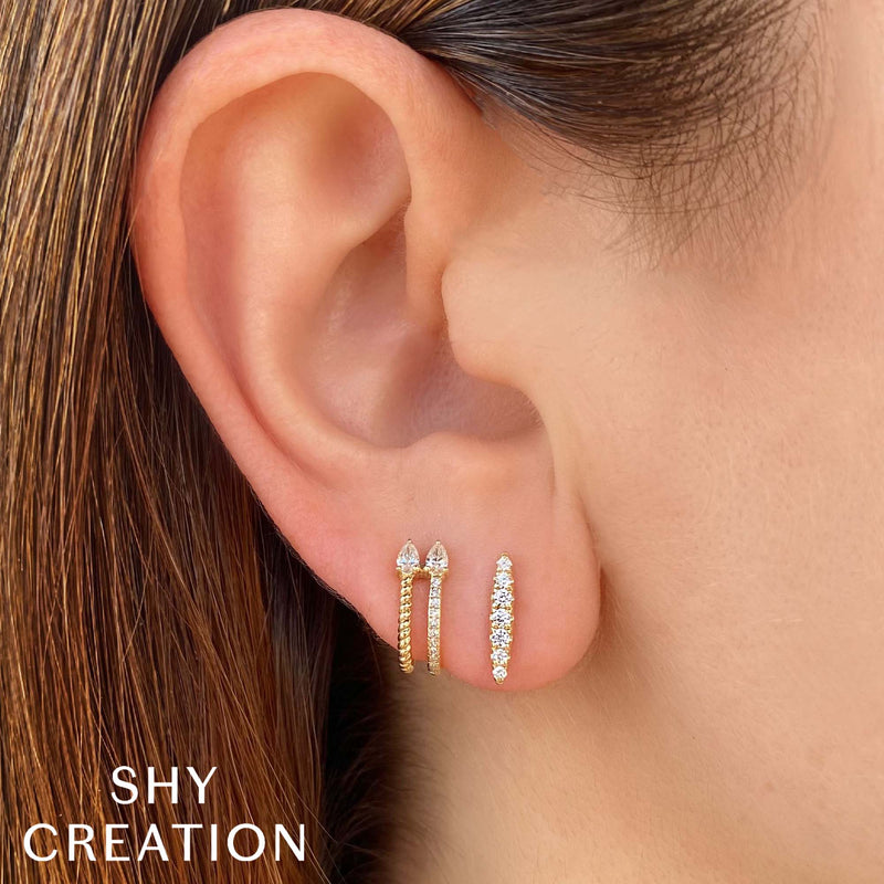 0.19CT DIAMOND BAR STUD EARRING