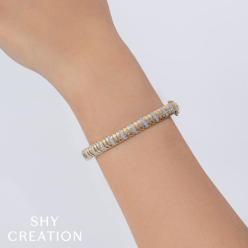 0.46CT DIAMOND RIBBED BANGLE