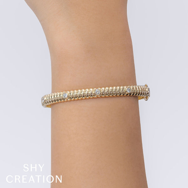 0.33CT DIAMOND BEZEL RIBBED BANGLE