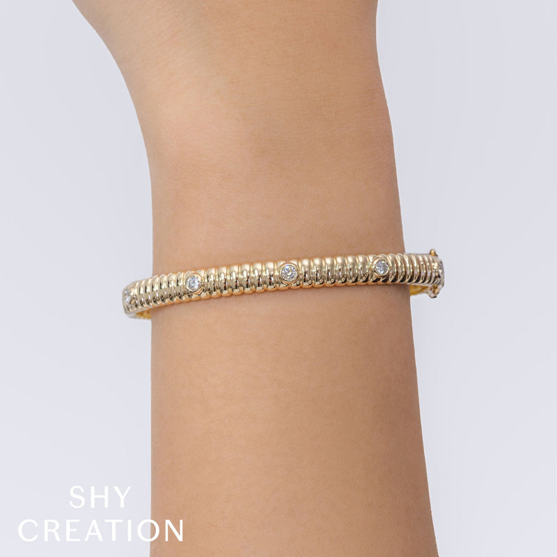 0.33CT DIAMOND BEZEL RIBBED BANGLE