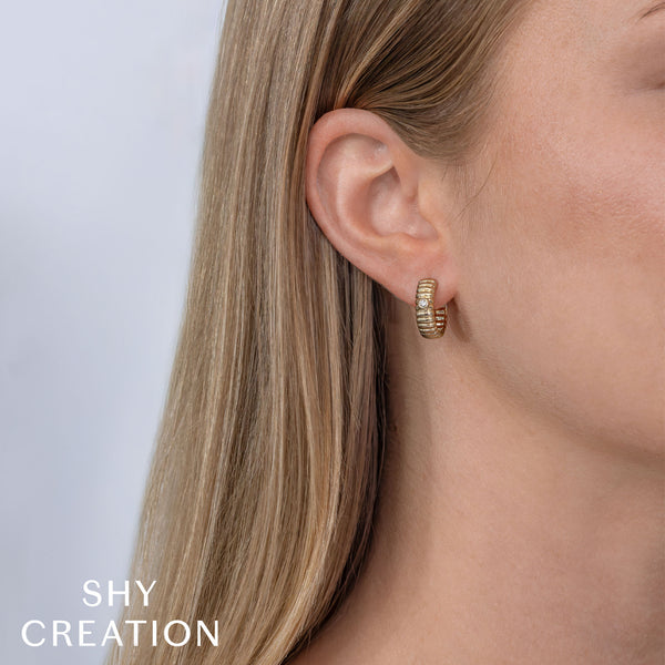 0.05CT DIAMOND BEZEL RIBBED HOOP EARRING