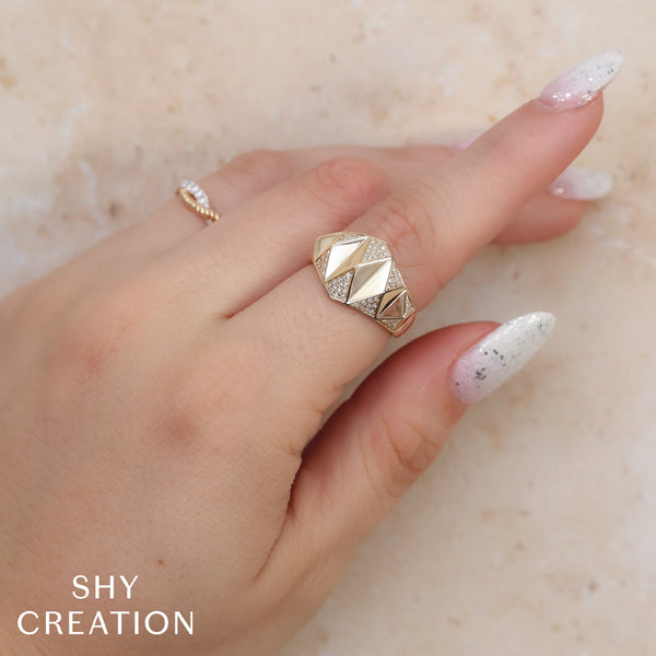 0.20CT DIAMOND PYRAMID GEO CUT RING