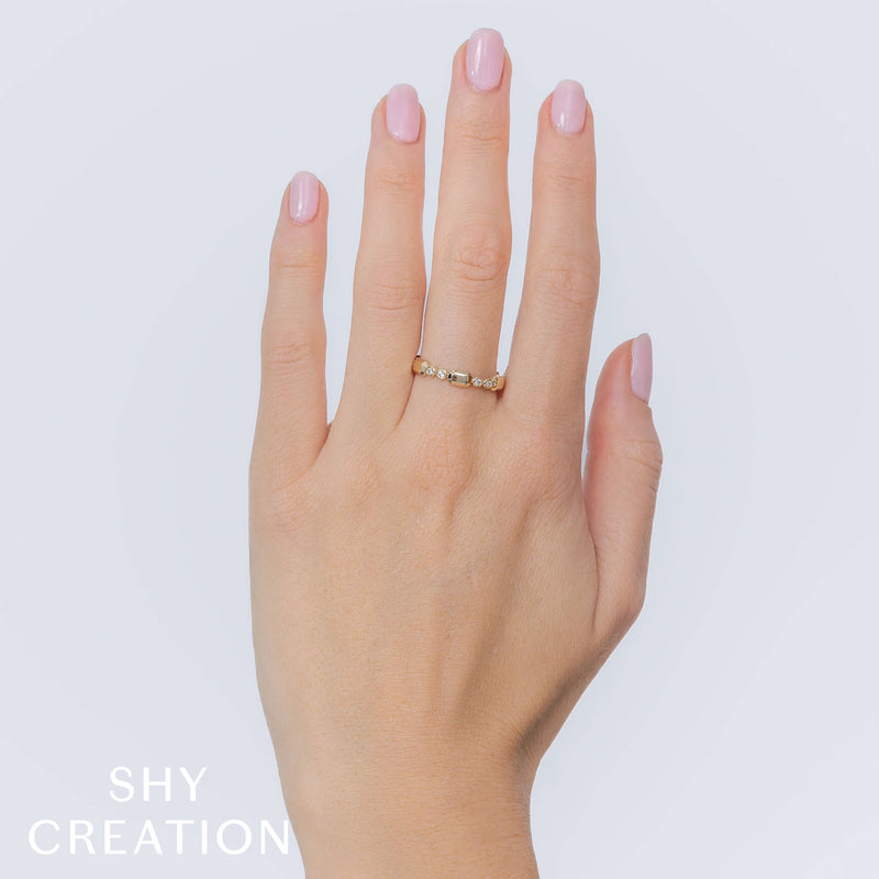 0.06CT DIAMOND BEZEL GEO CUT BAND