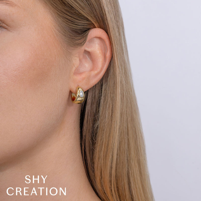 0.10CT DIAMOND BAGUETTE HUGGIE EARRING