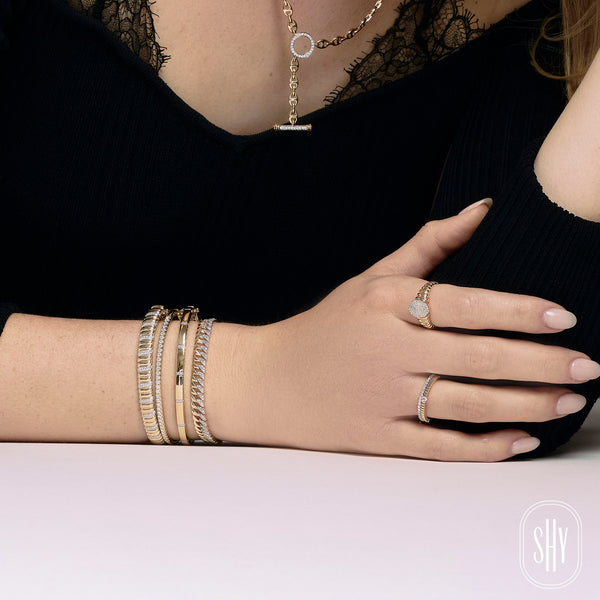 0.17CT DIAMOND PAVE RIBBED OVAL SIGNET RING